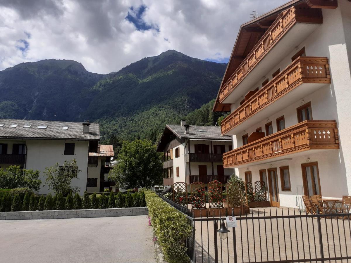 Park Residence Imperator Карисоло Екстериор снимка