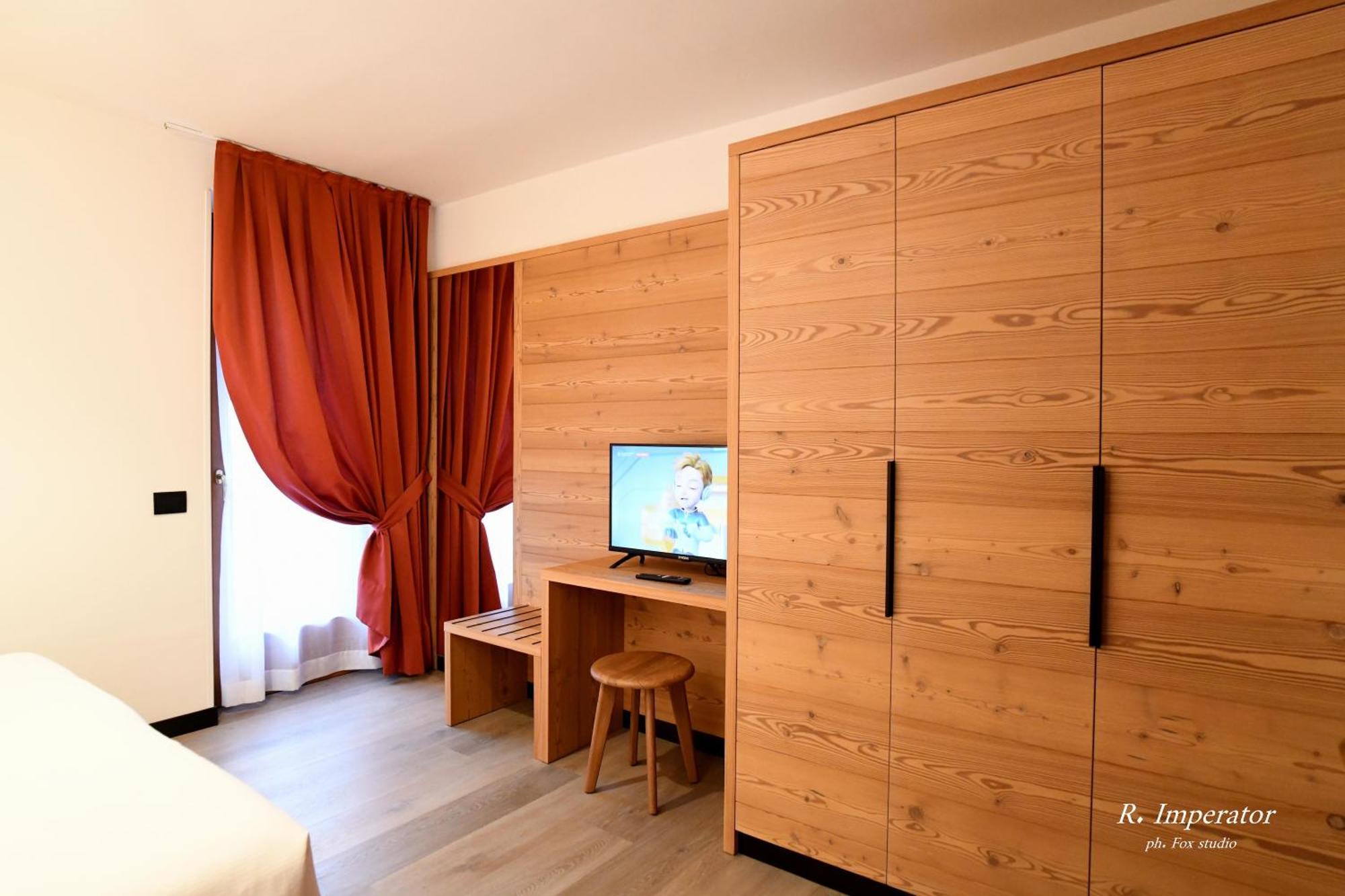 Park Residence Imperator Карисоло Екстериор снимка